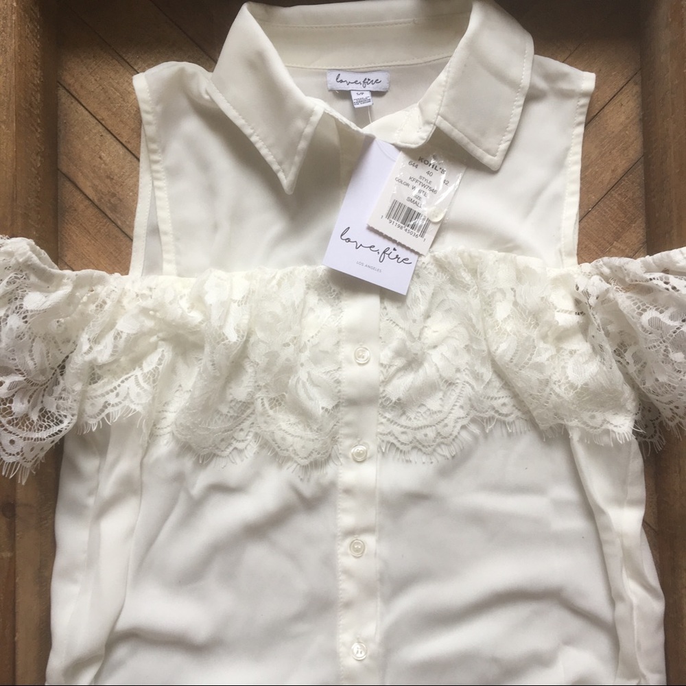 WOMEN’S SMALL WHITE BLOUSE